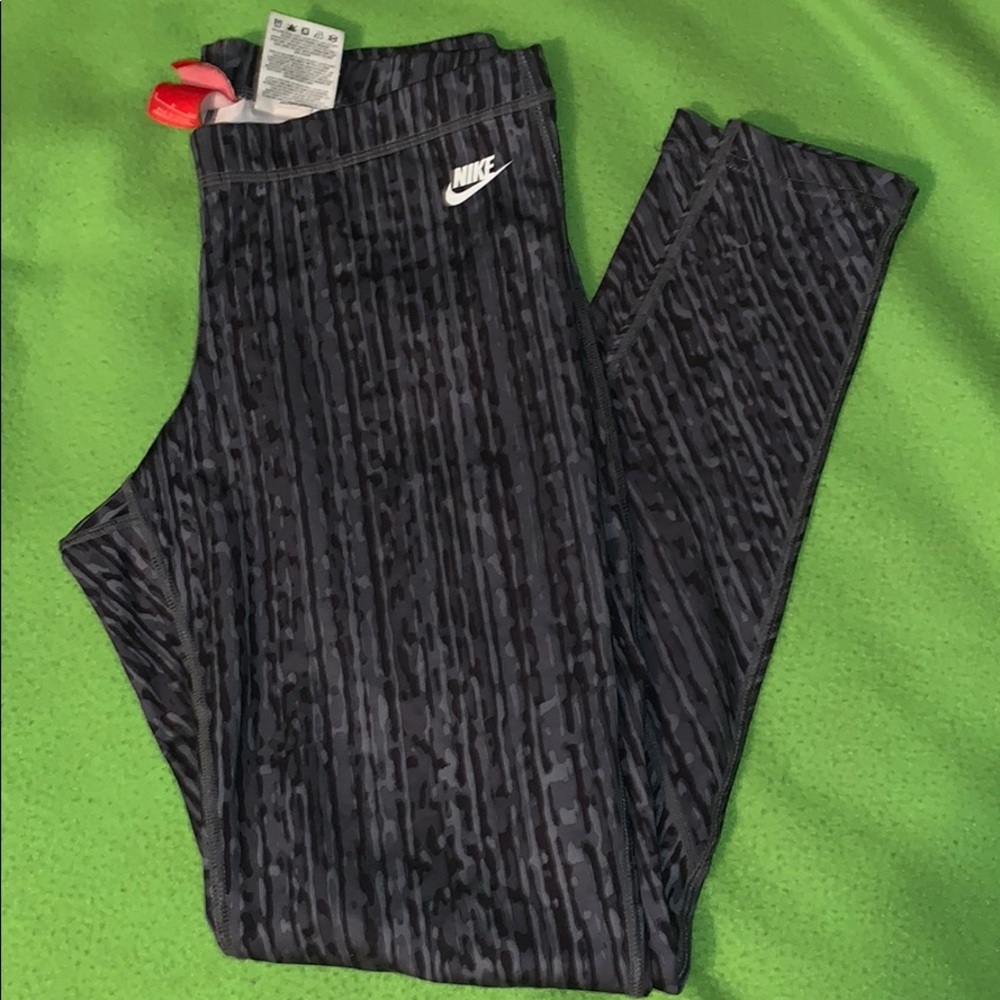 Woman’s Nike leggings